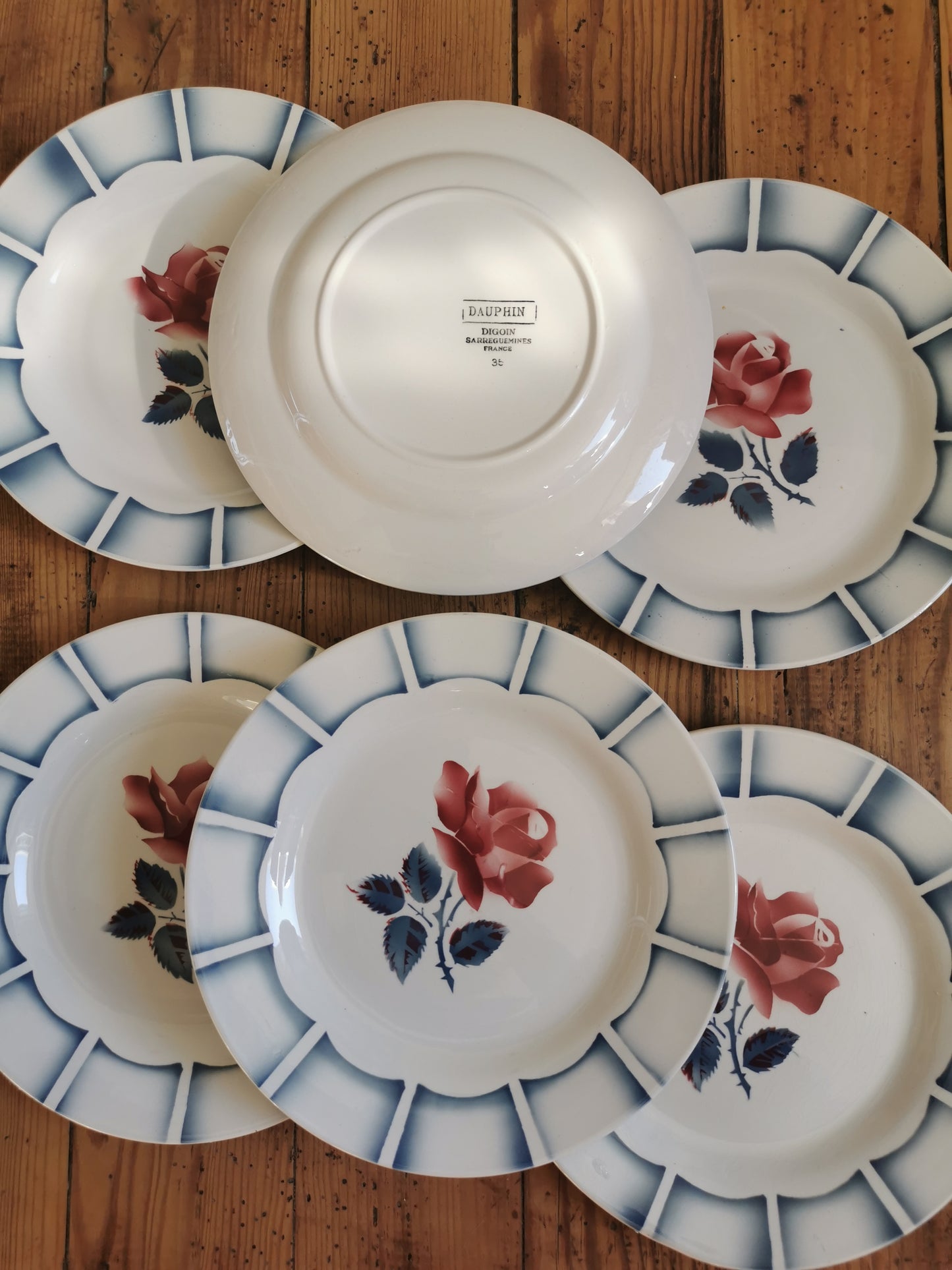 Assiettes à dessert Digoin, Dauphin