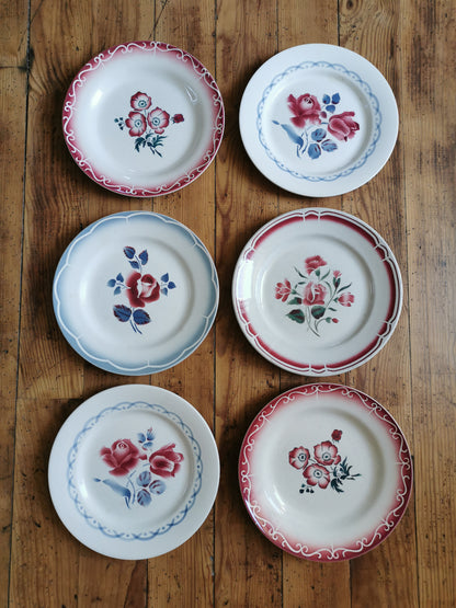 Mix d'assiettes plates rétro, rouge & bleu