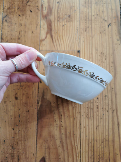 Tasse vintage Moulin des Loups blanc et doré 