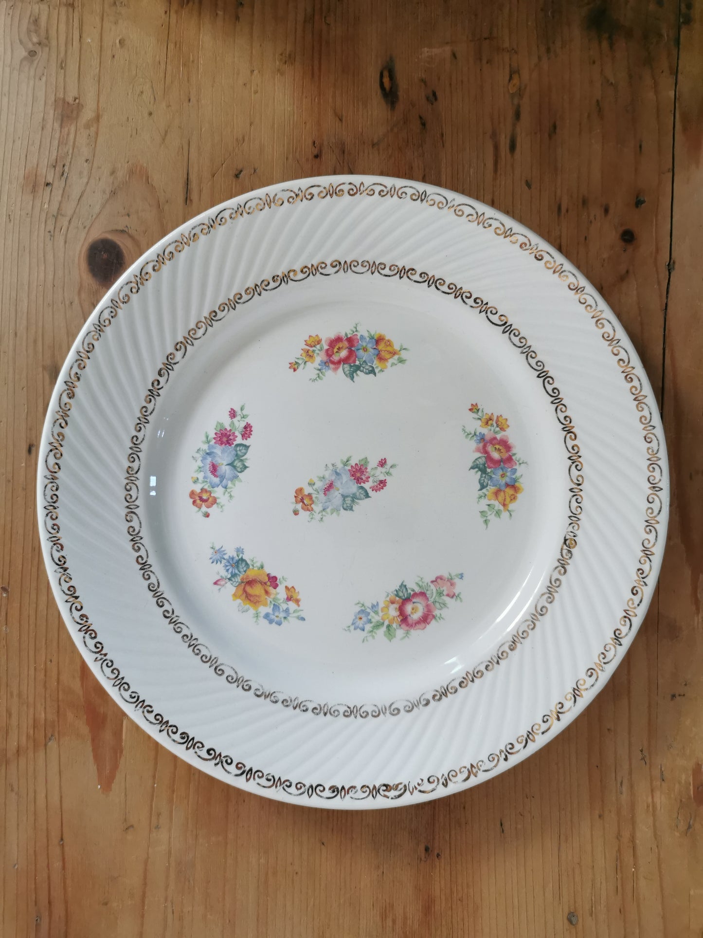 Assiettes plates dépareillées mint & fleurs