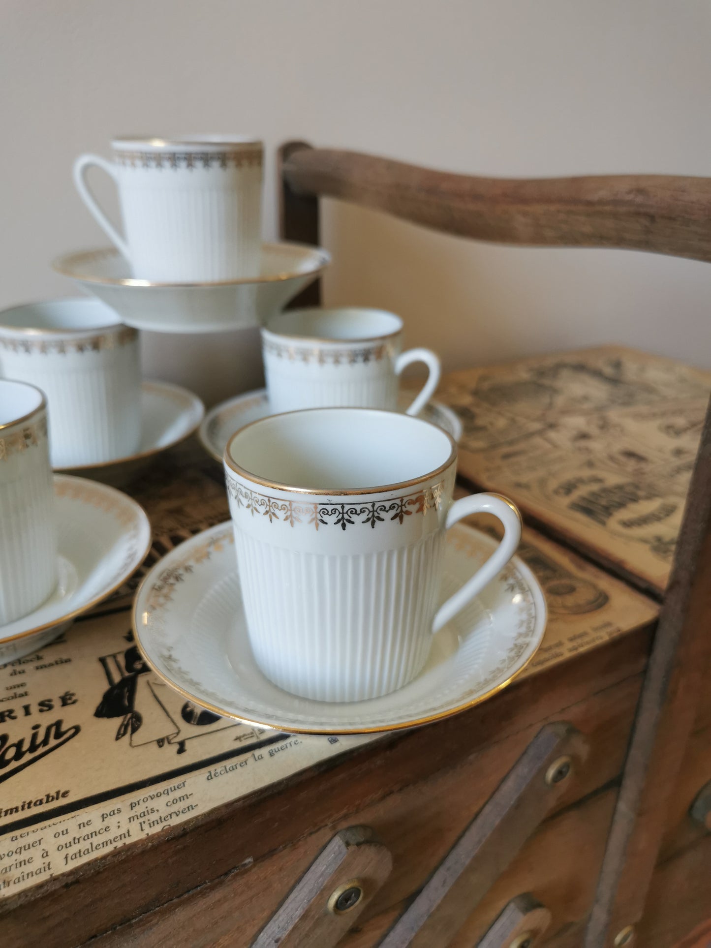 Tasses à café en porcelaine, blanches et dorées