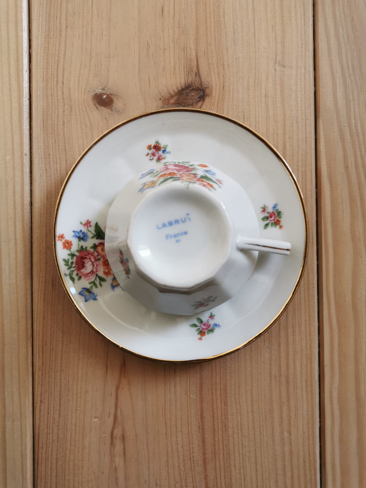 Service à thé vintage fleuri en porcelaine