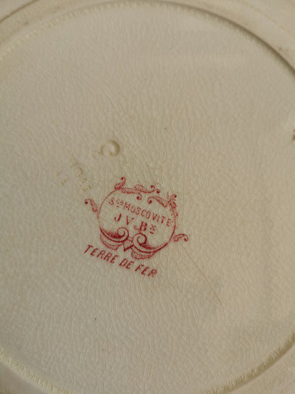 Assiettes plates anciennes en terre de fer, Moscovite
