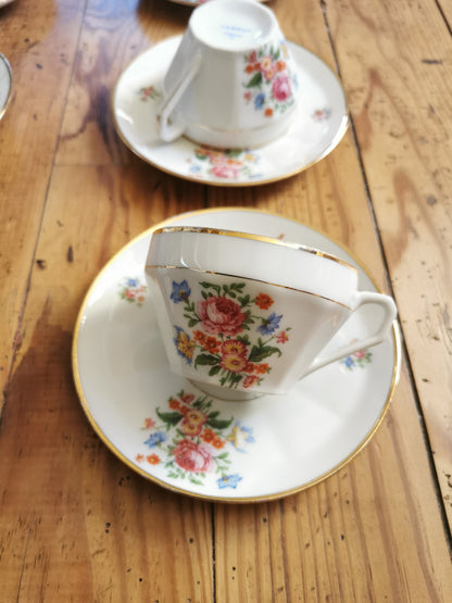 Tasses fleuries en porcelaine