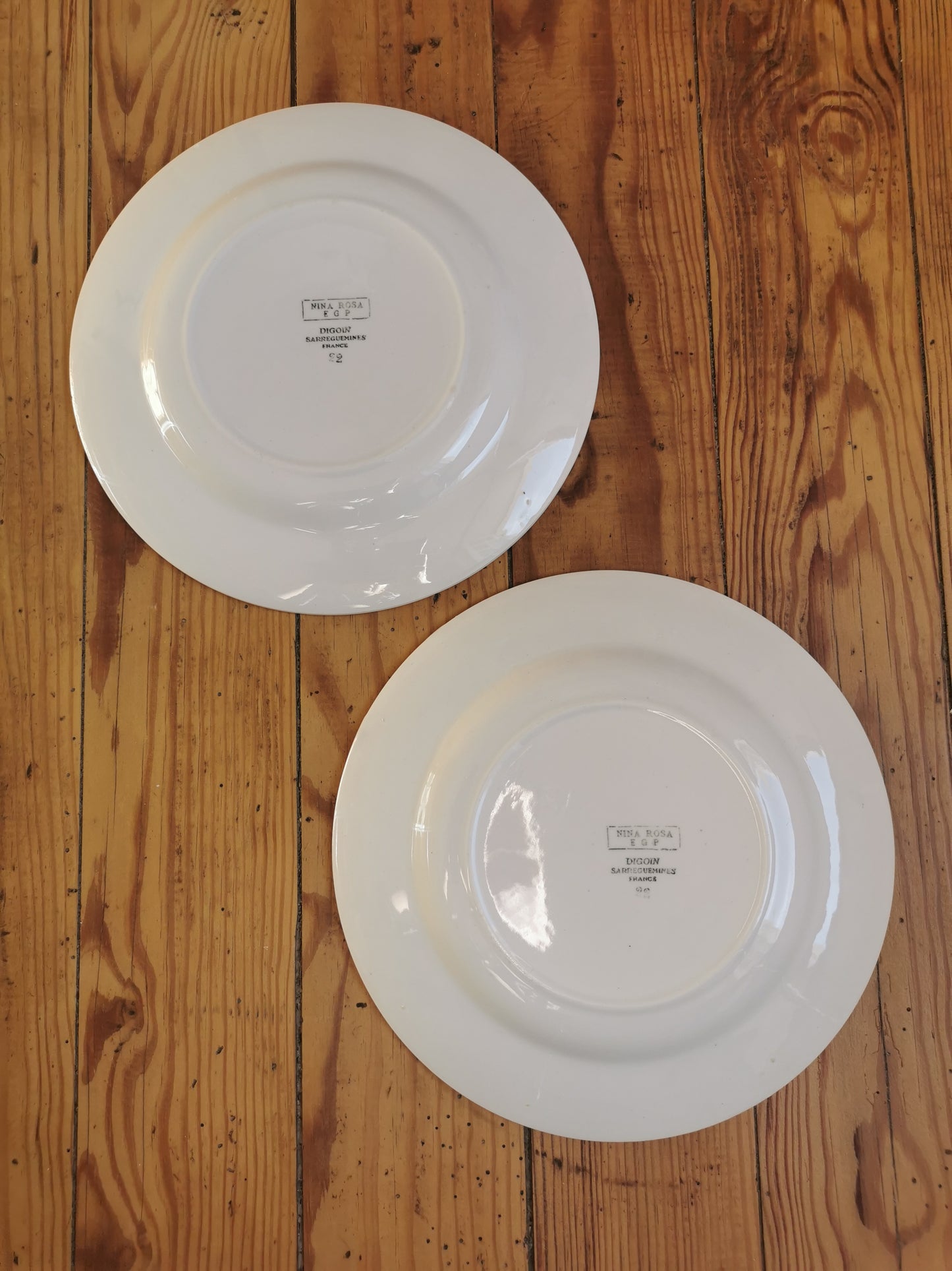 Assiettes plates rétro dépareillées, Digoin