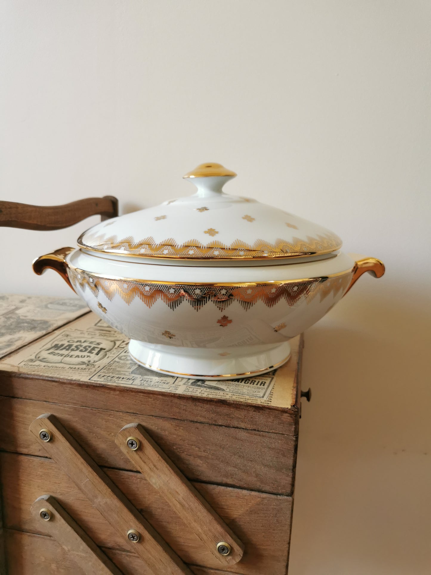 Soupière porcelaine de Limoges, R. Leclair