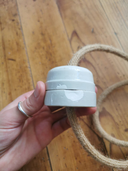 Suspension en opaline dentelée