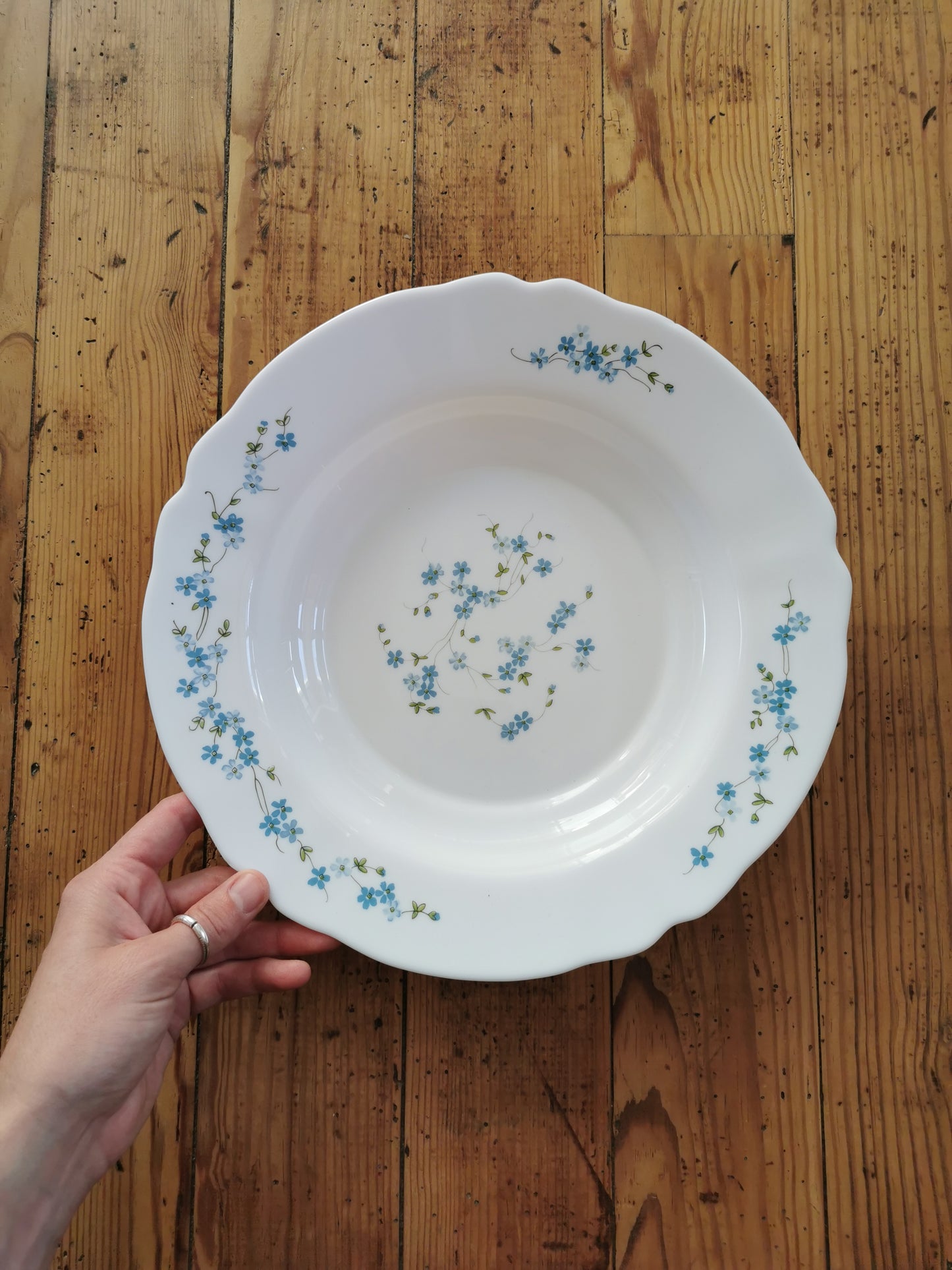 Plat creux Arcopal Myosotis vintage