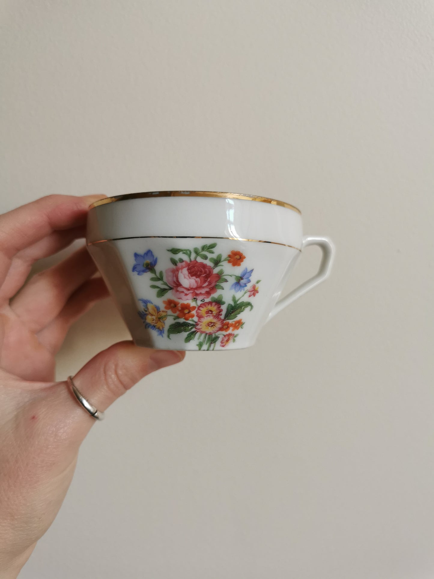 Service à thé vintage fleuri en porcelaine