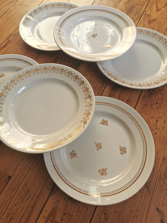 Assiettes plates vintage dépareillées, blanc et doré I