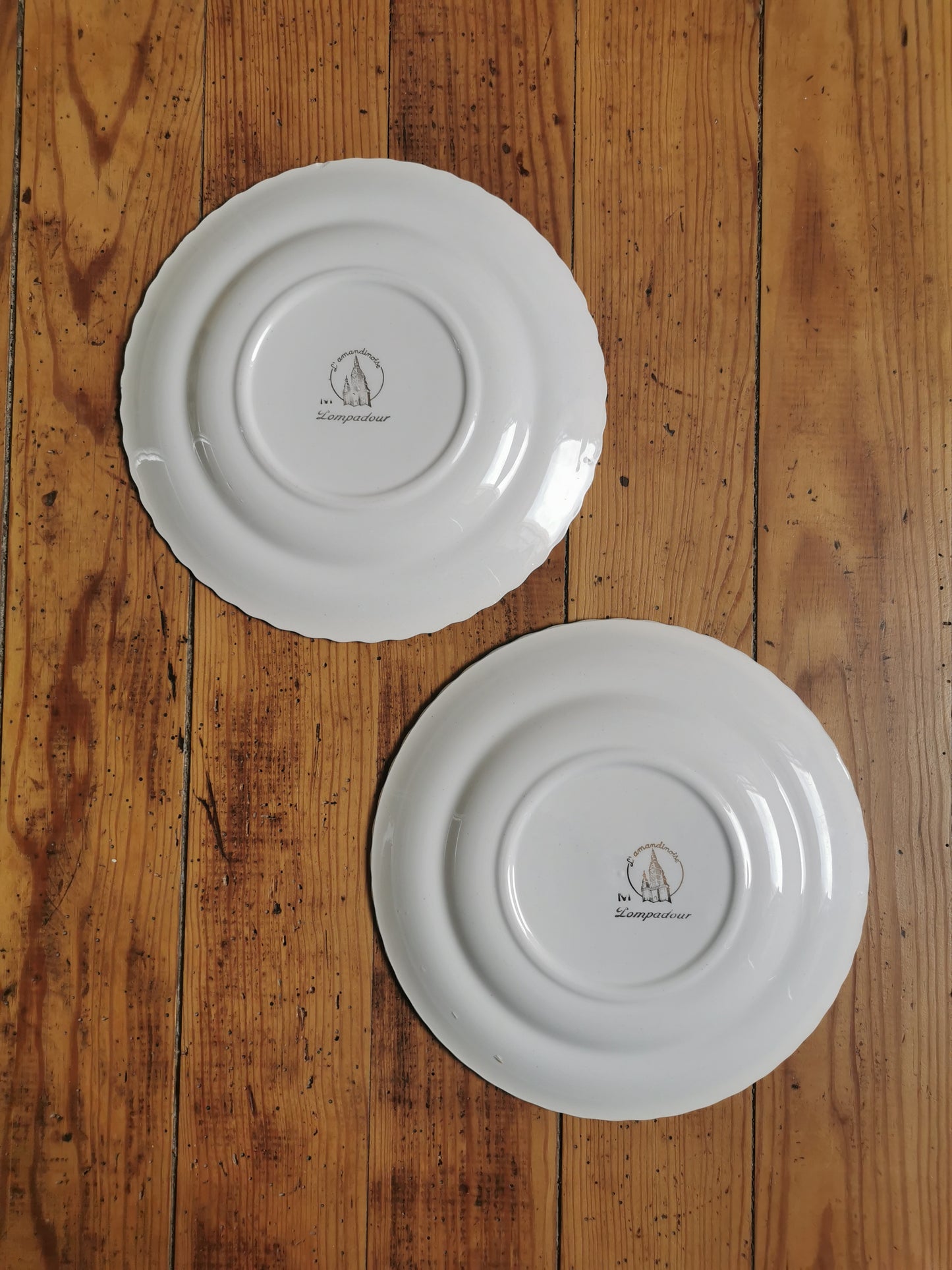 Assiettes plates dépareillées Pompadour