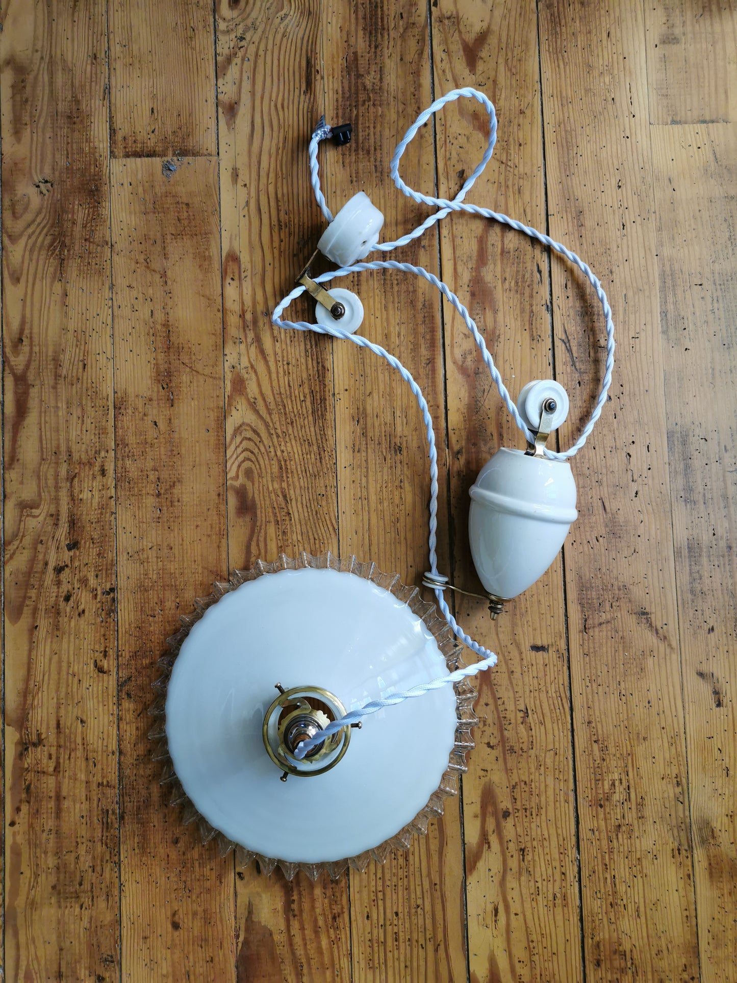 Suspension en opaline avec monte et baisse