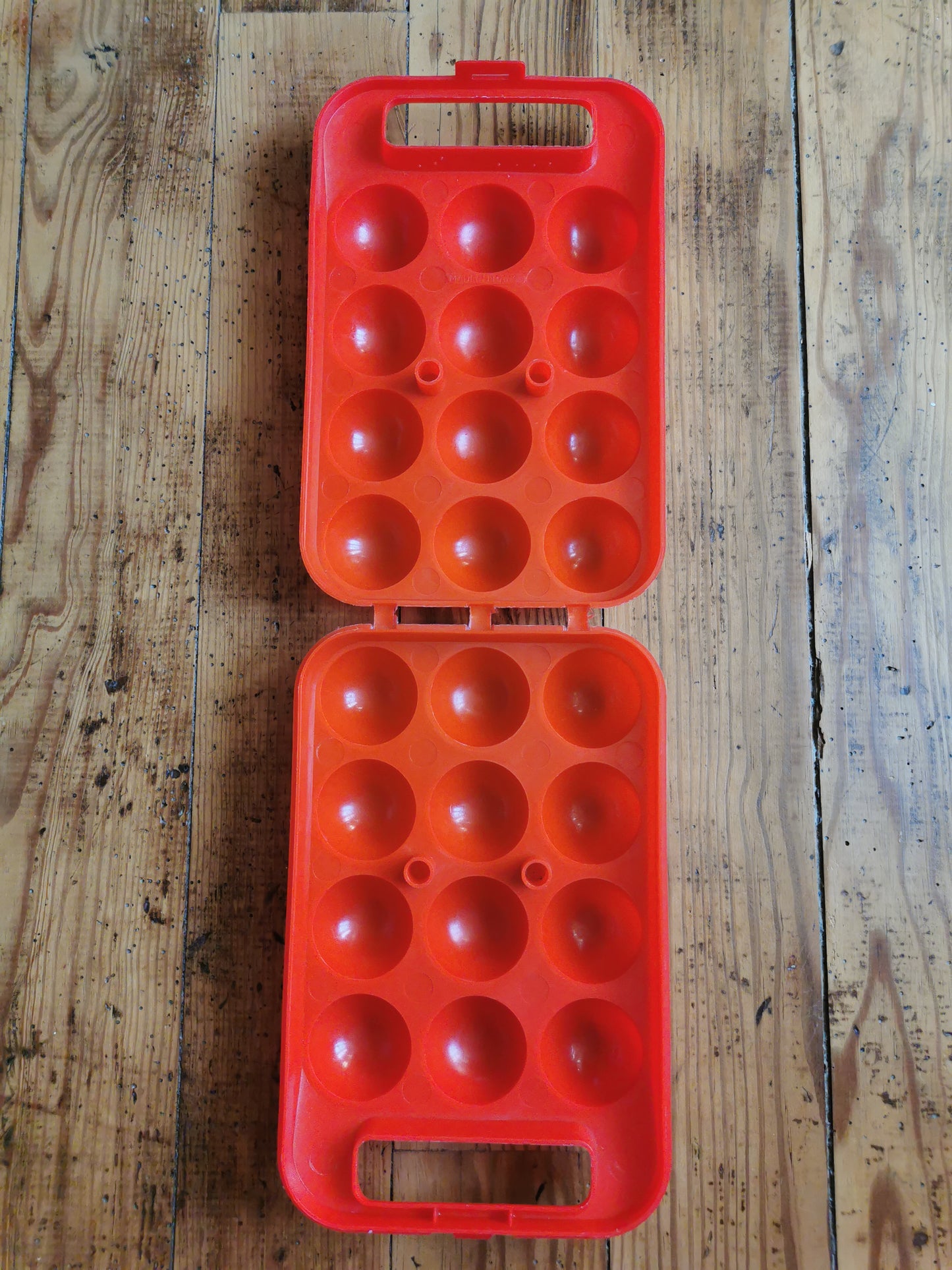 Boîte à œufs vintage, rouge