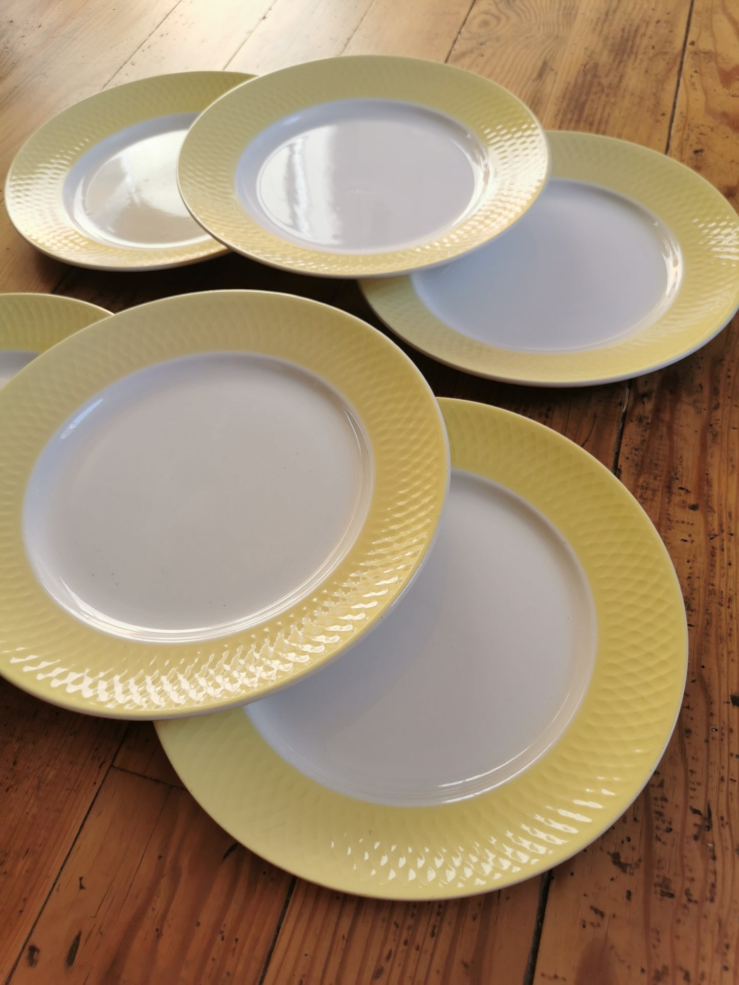 Assiettes plates vintage Moulin des Loups, jaunes