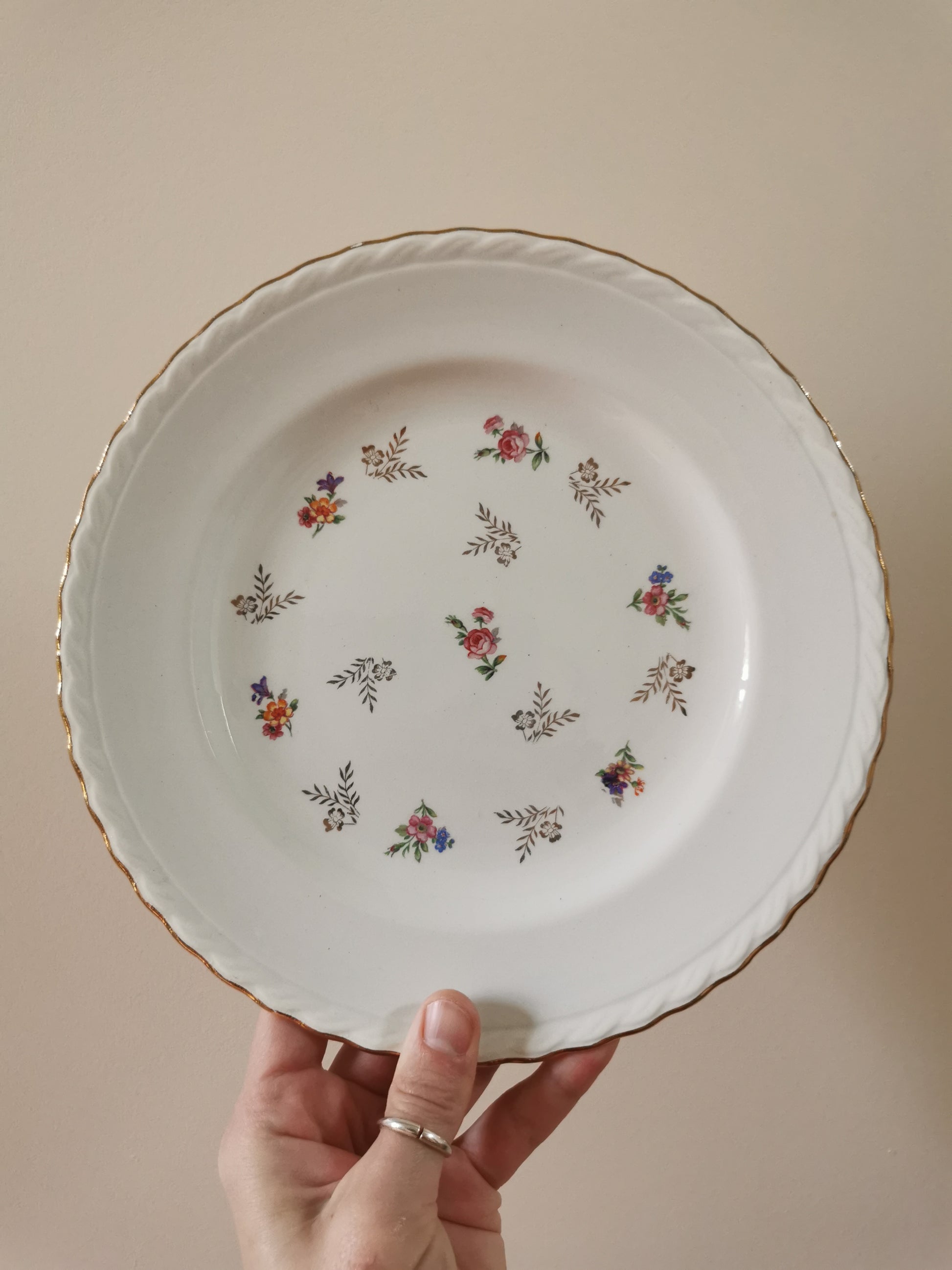 Assiettes Pompadour - La Chaise Longue 6 Plates – Kitchens For Good Assiettes Pompadour - La Chaise Longue 6 Plates – Kitchens For Good