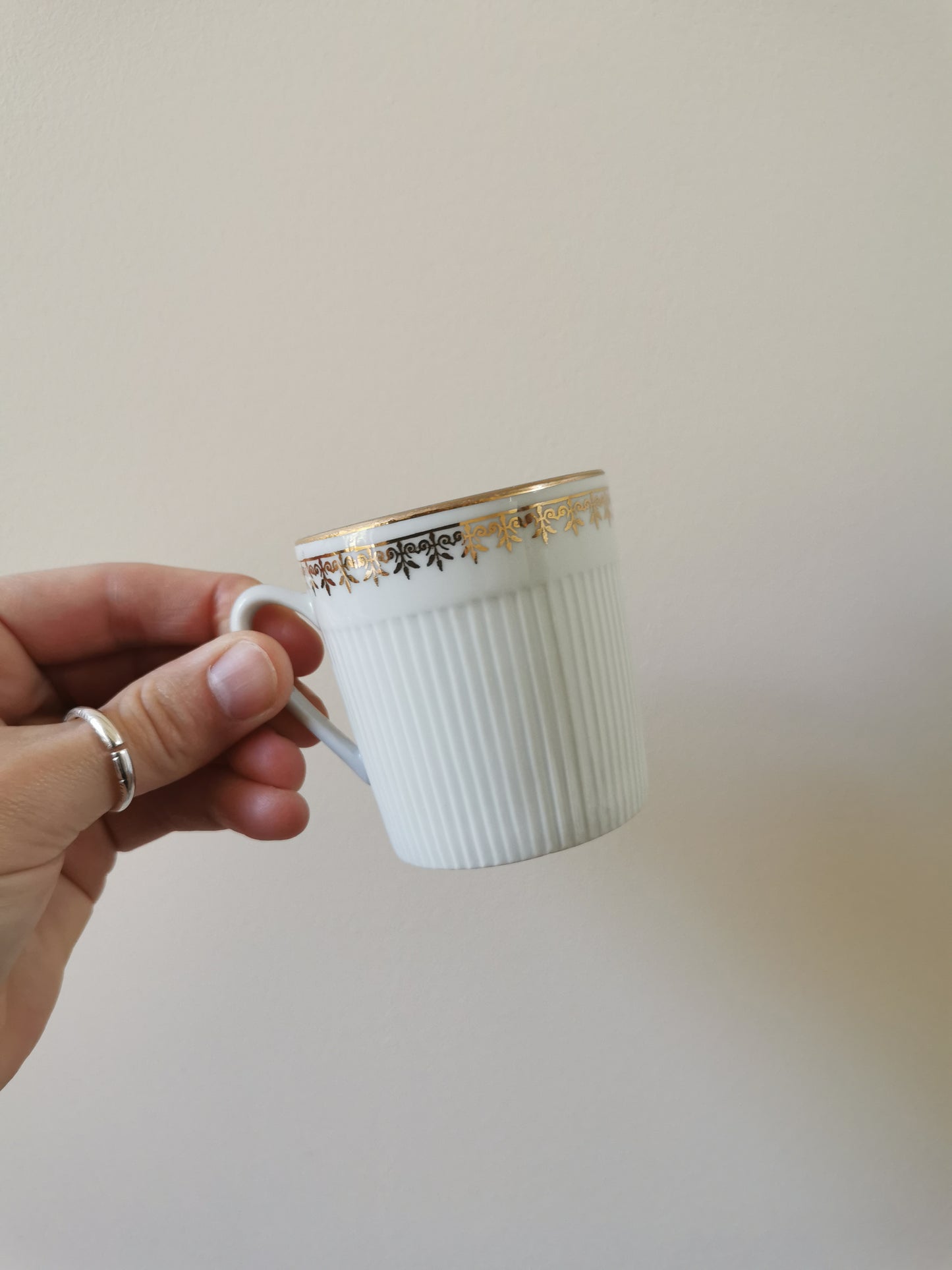 Tasses à café en porcelaine, blanches et dorées