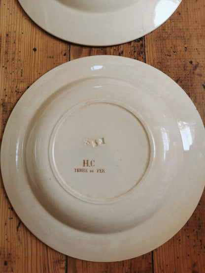 Assiettes creuses en terre de fer, H.C