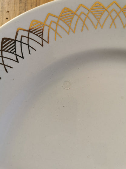 Assiettes plates vintage dépareillées, blanc et doré II