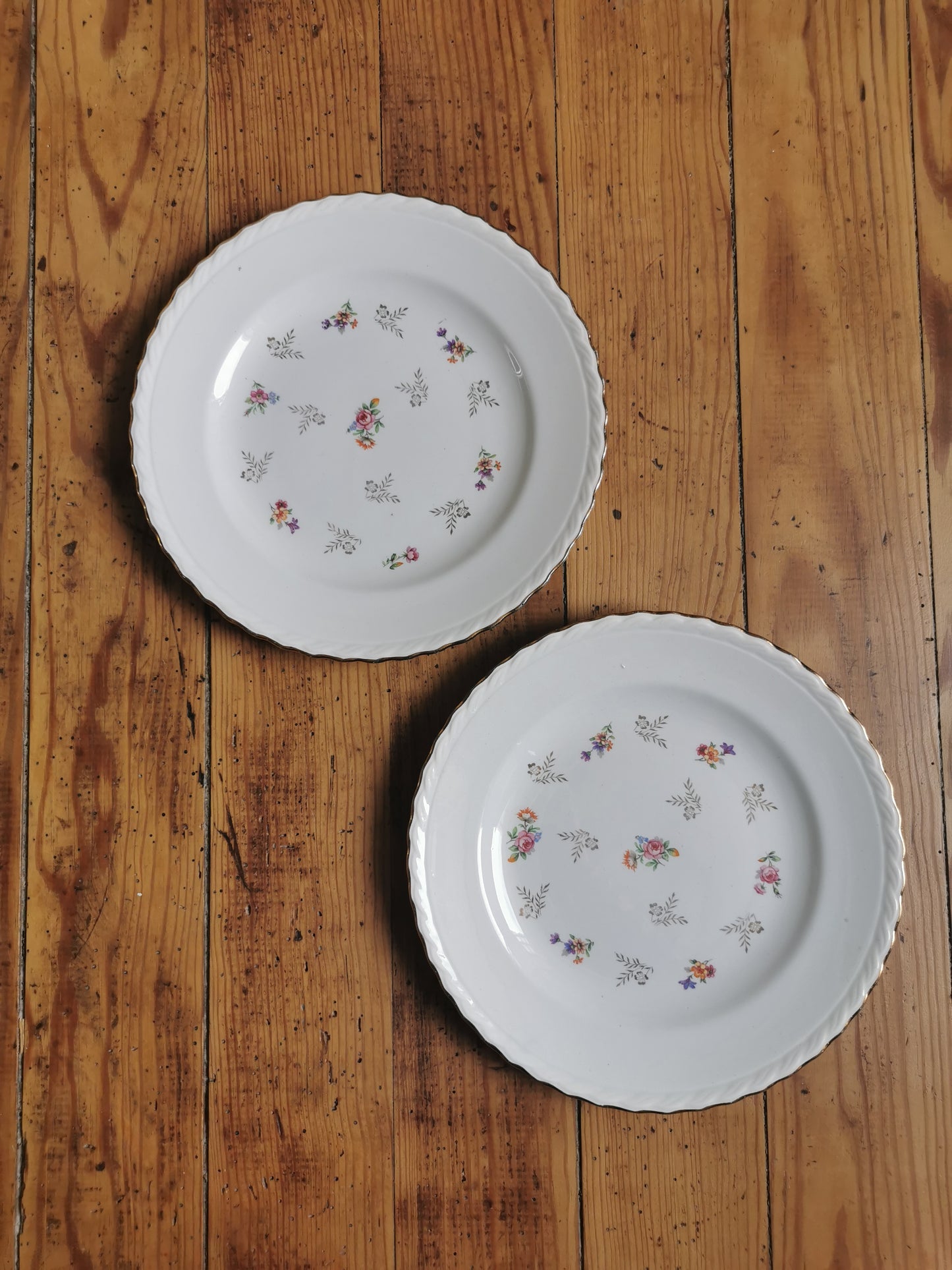 Assiettes plates dépareillées Pompadour