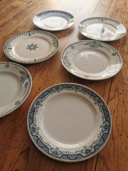 Assiettes plates anciennes dépareillées, décors arabisants