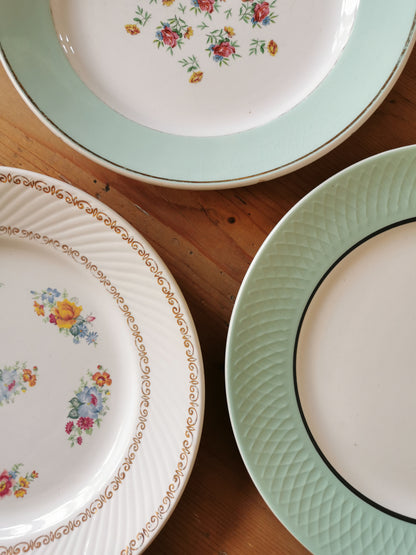 Assiettes plates dépareillées mint & fleurs