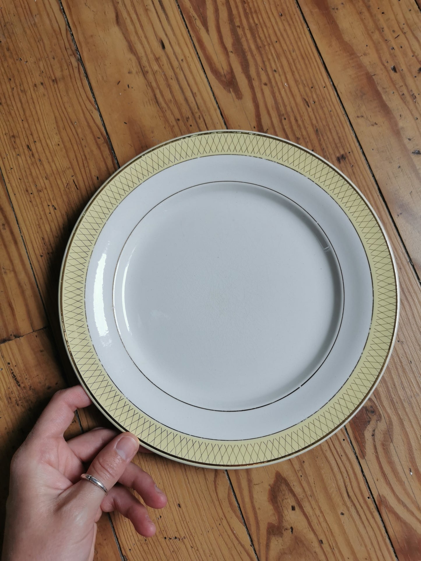 Assiettes plates dépareillées "Shabby Chic"