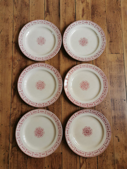 Assiettes plates anciennes en terre de fer, Moscovite