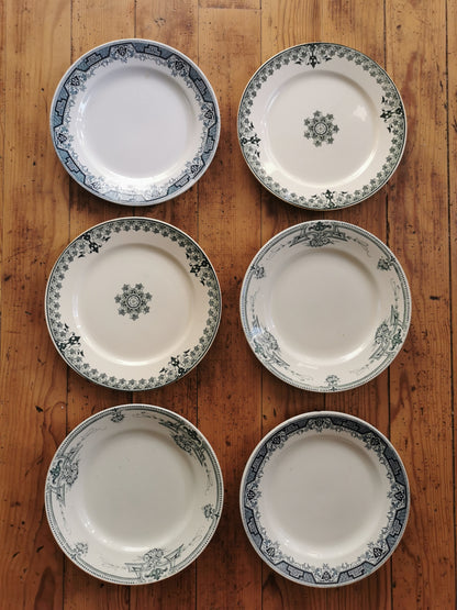 Assiettes anciennes en terre de fer dépareillées 