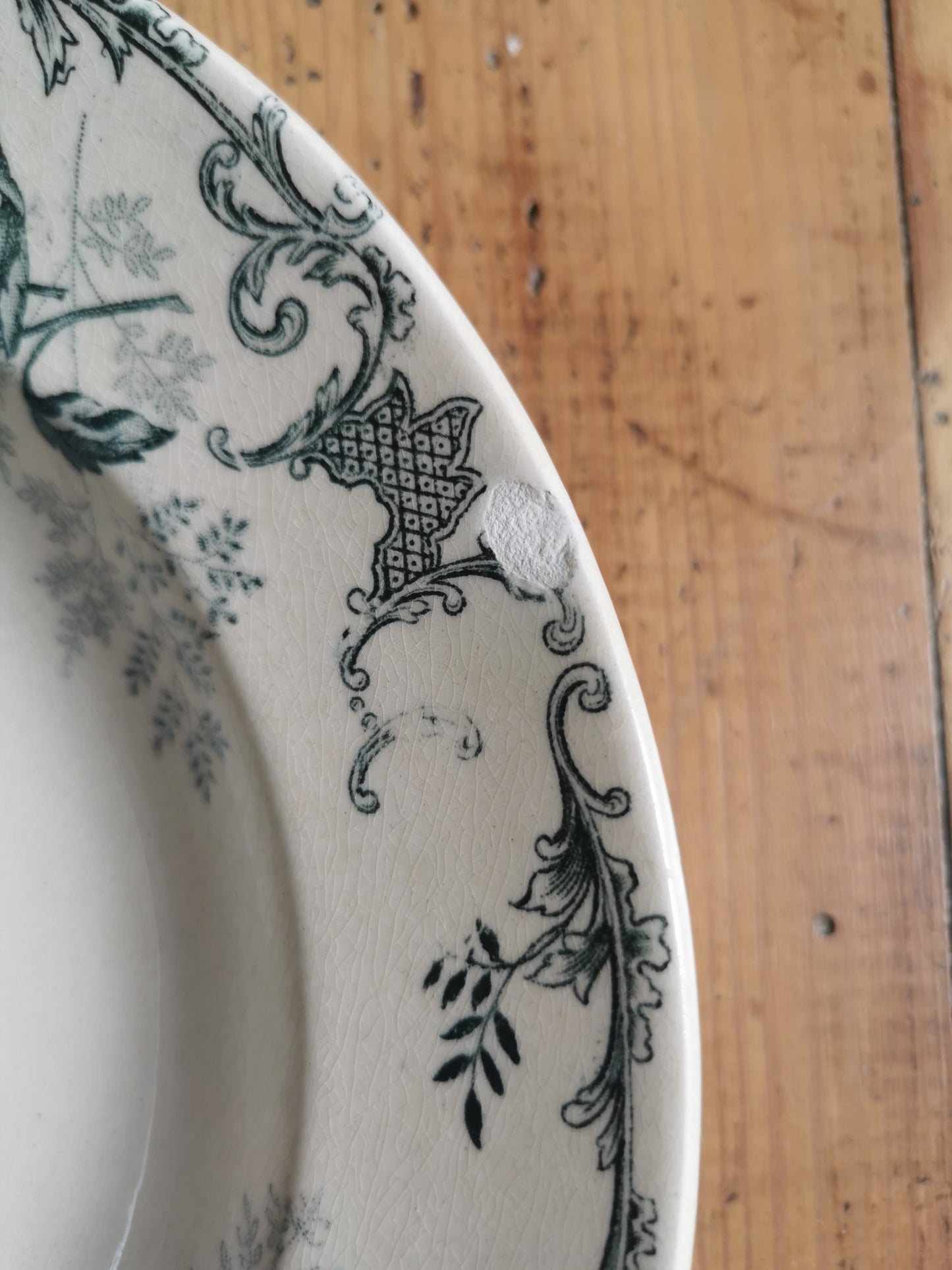 Assiettes creuses en terre de fer, H.C