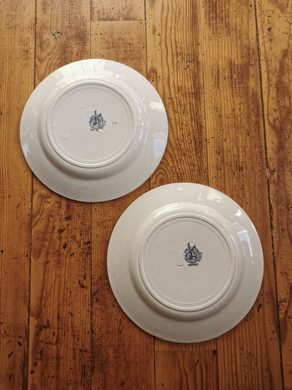 Assiettes plates anciennes dépareillées, décors arabisants