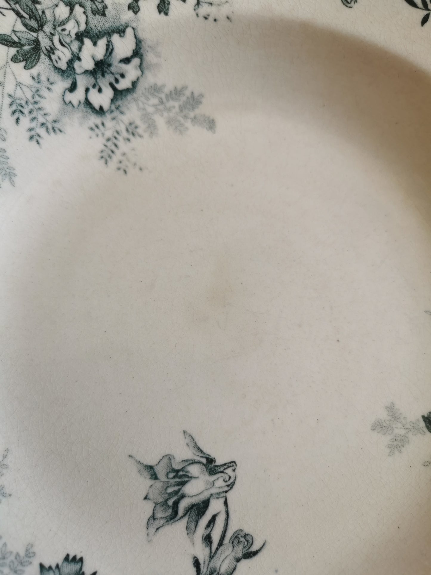 Assiettes creuses en terre de fer, H.C