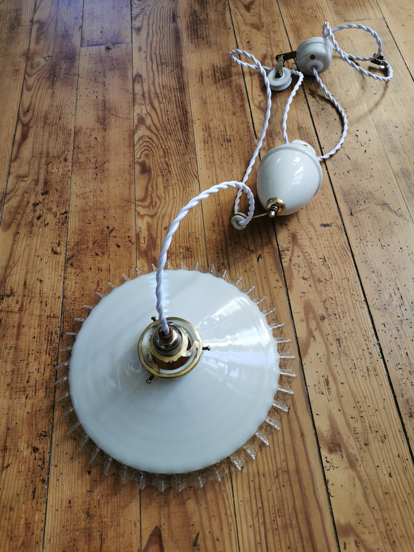 Suspension en opaline avec monte et baisse