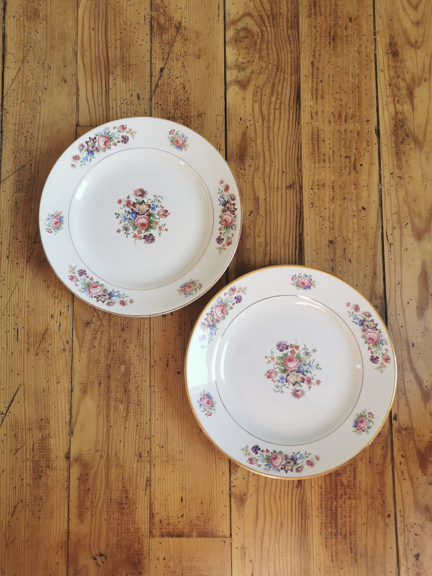 Assiettes plates dépareillées "Shabby Chic"