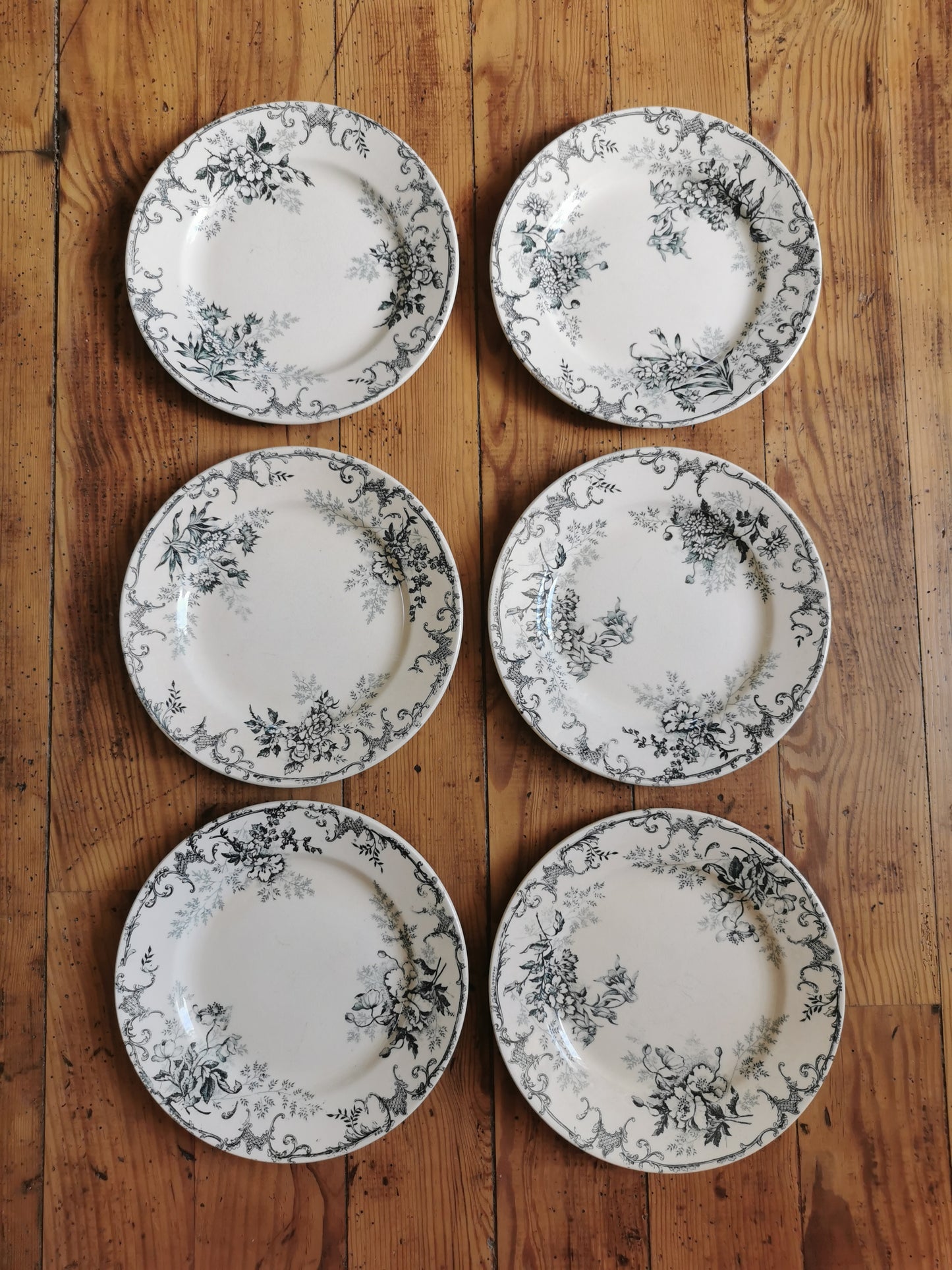 Assiettes à dessert en terre de fer, H.C