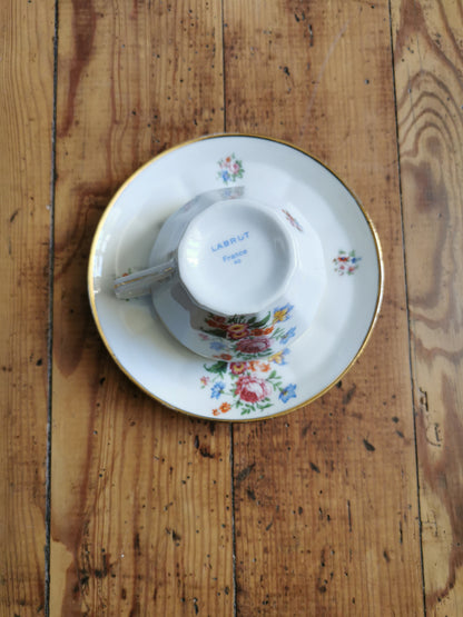 Tasses fleuries en porcelaine