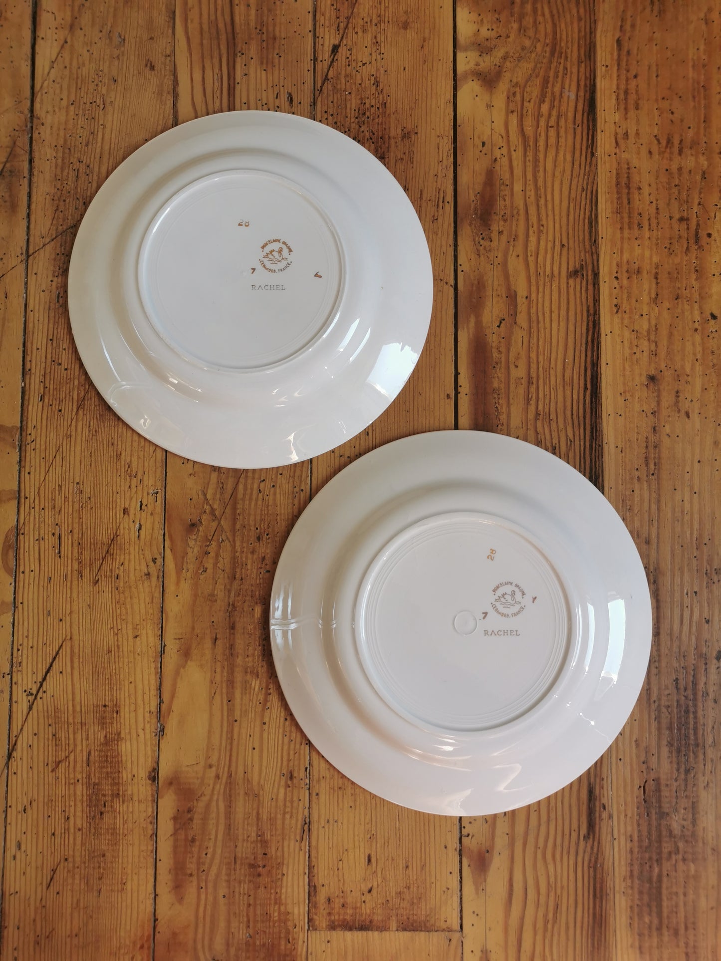 Assiettes plates dépareillées "Shabby Chic"