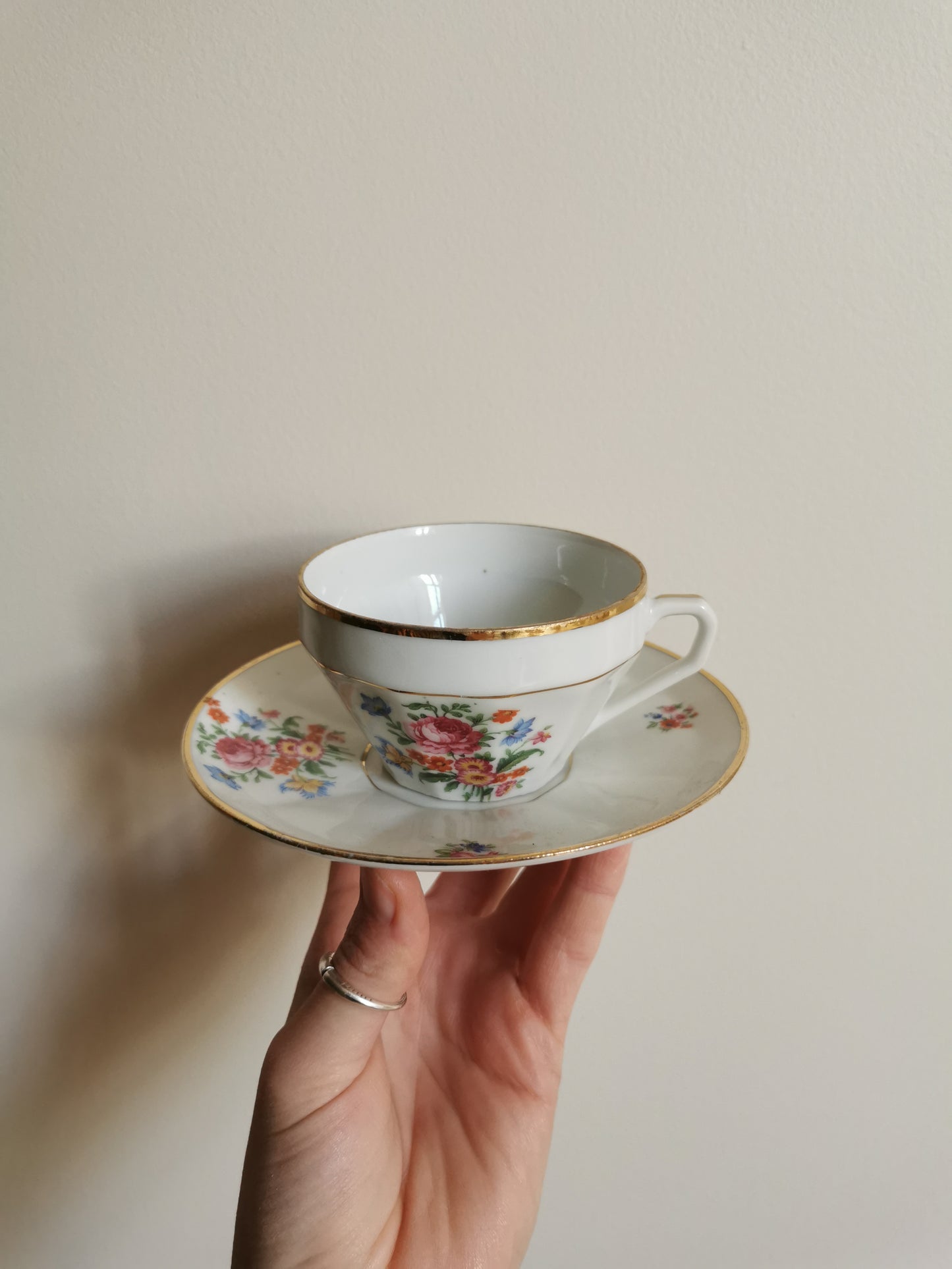 Service à thé vintage fleuri en porcelaine