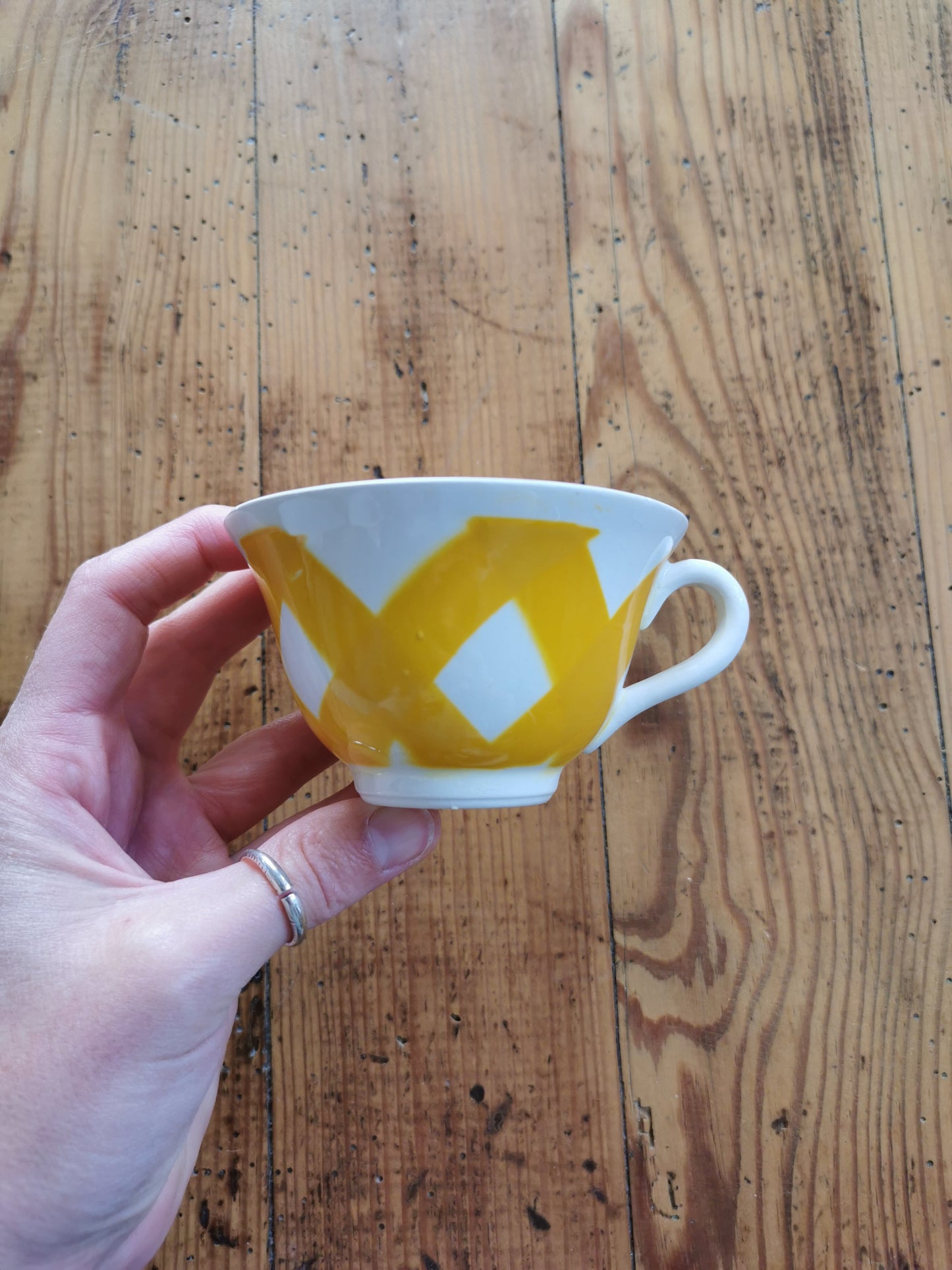 Tasse vintage, motif Vichy jaune