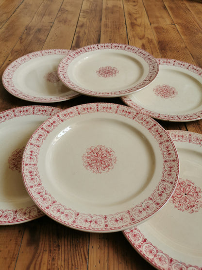 Assiettes plates anciennes en terre de fer, Moscovite